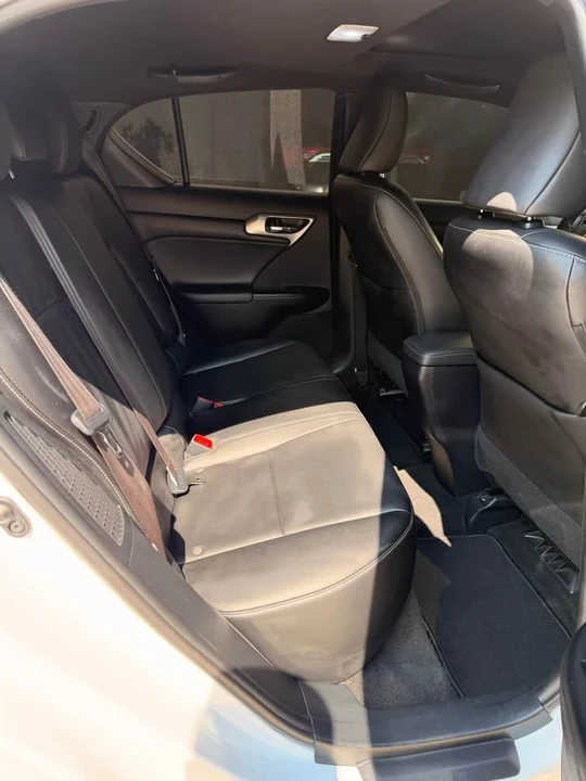 2015 Lexus CT - Image 16 of 20