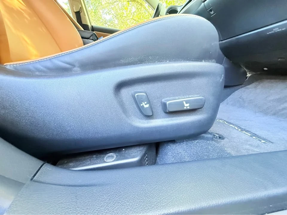 2015 Lexus CT - Image 15 of 19