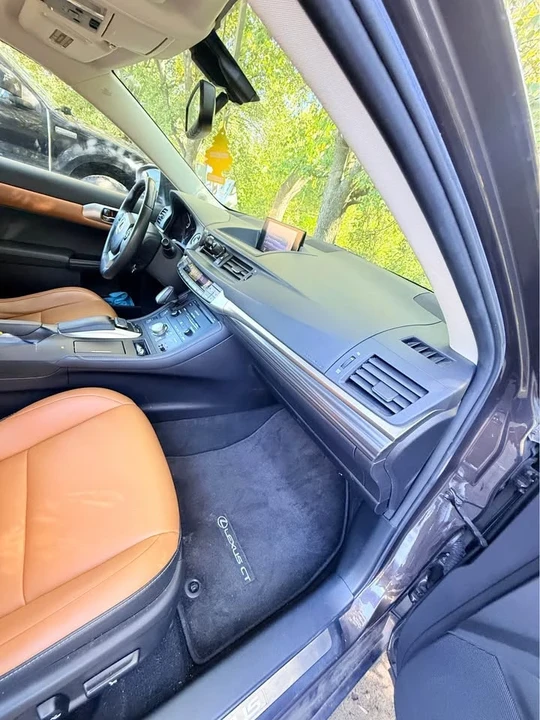 2015 Lexus CT - Image 14 of 19