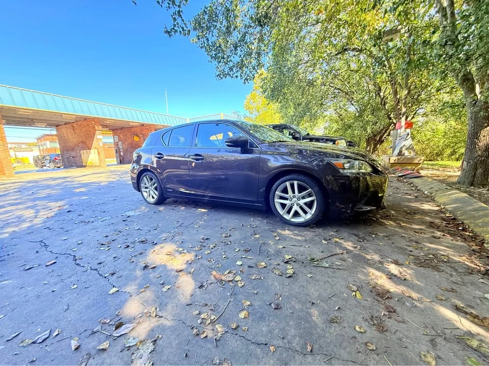 2015 Lexus CT - Image 2 of 17