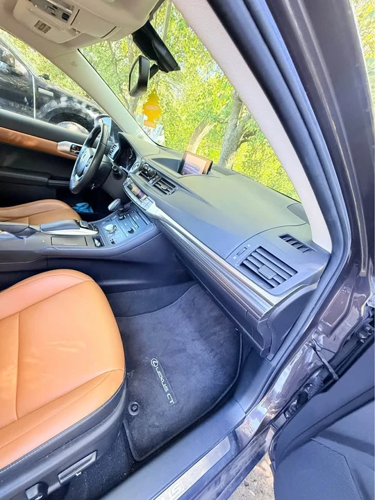 2015 Lexus CT - Image 16 of 17