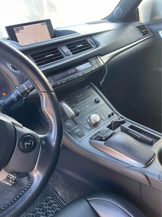 2015 Lexus CT - Image 11 of 17