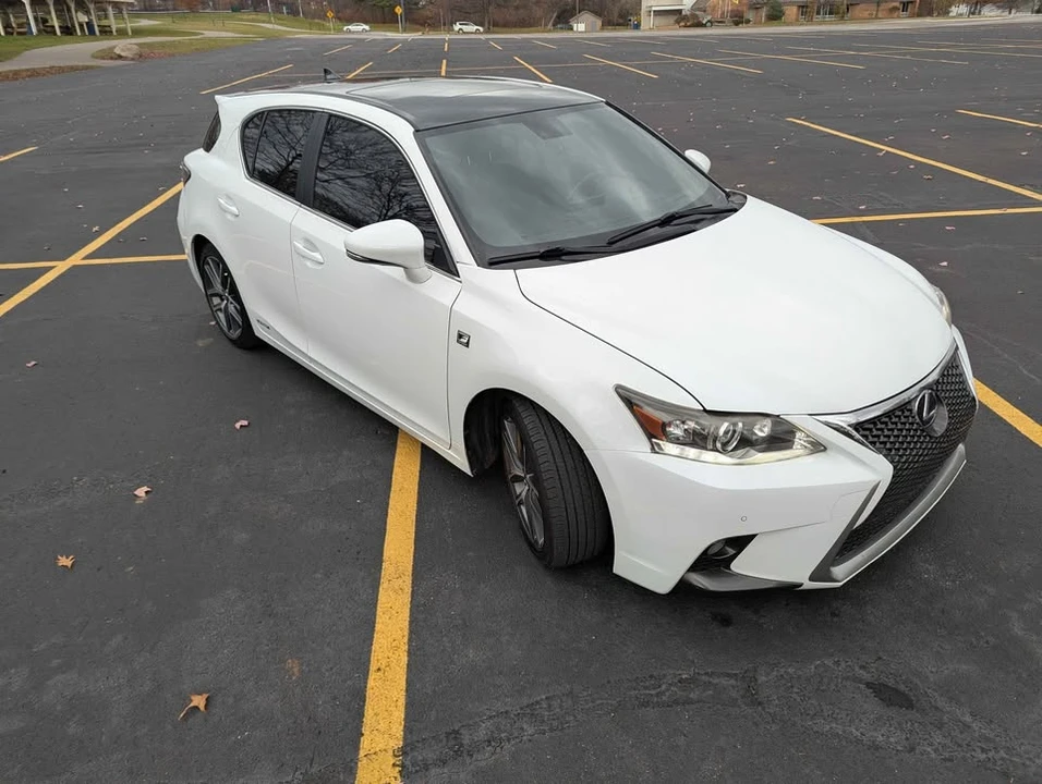 2015 Lexus CT - Image 11 of 17