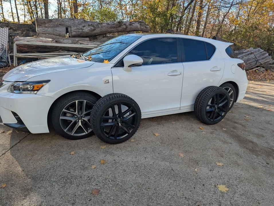 2015 Lexus CT - Image 15 of 17