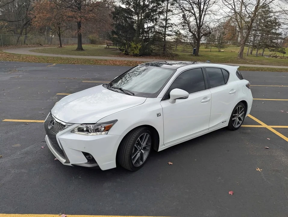 2015 Lexus CT - Image 10 of 17