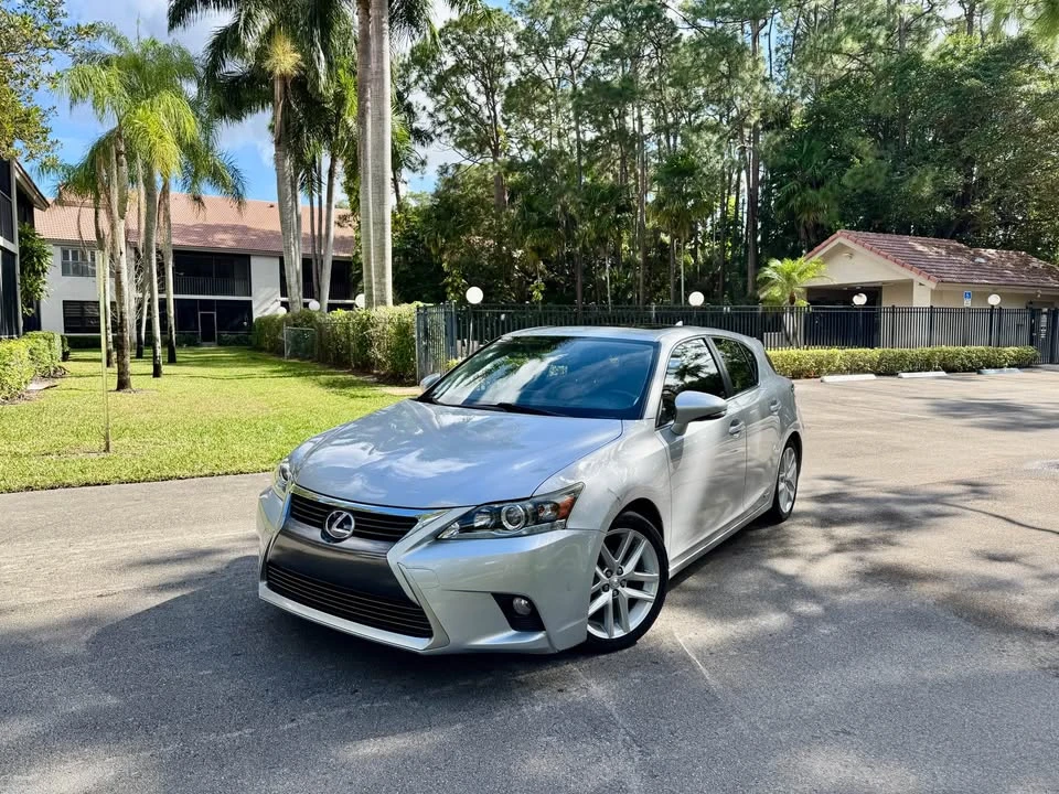 2015 Lexus CT - Image 2 of 15