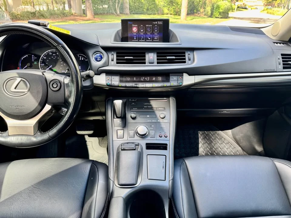 2015 Lexus CT - Image 11 of 15
