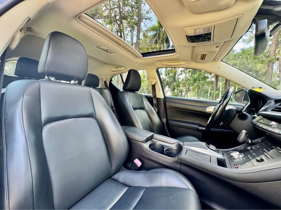 2015 Lexus CT - Image 12 of 15