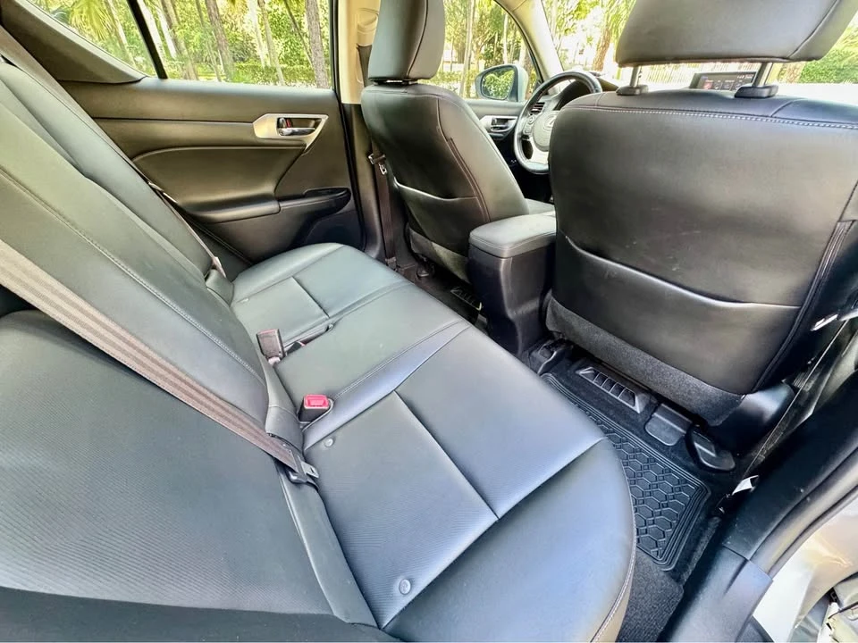 2015 Lexus CT - Image 13 of 15