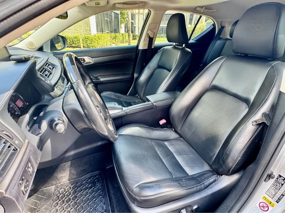 2015 Lexus CT - Image 8 of 15