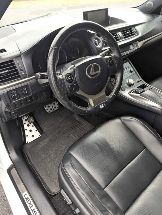 2015 Lexus CT - Image 7 of 14