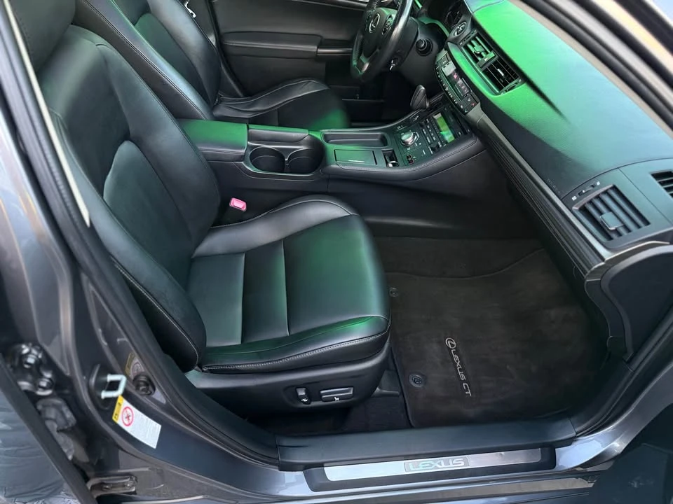 2015 Lexus CT - Image 8 of 15