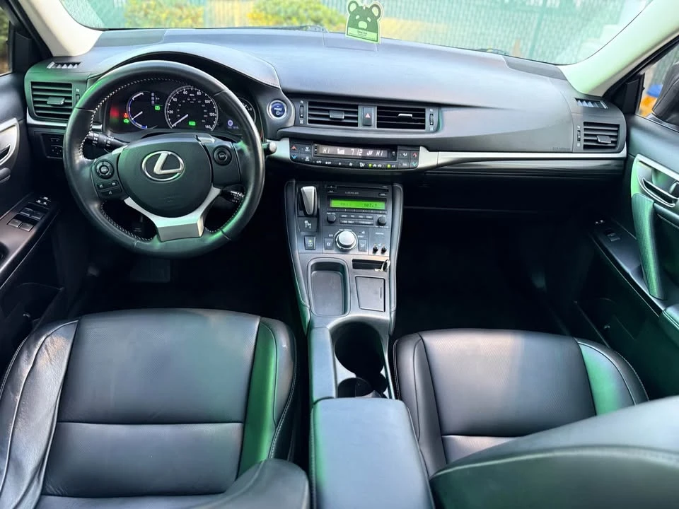 2015 Lexus CT - Image 11 of 15