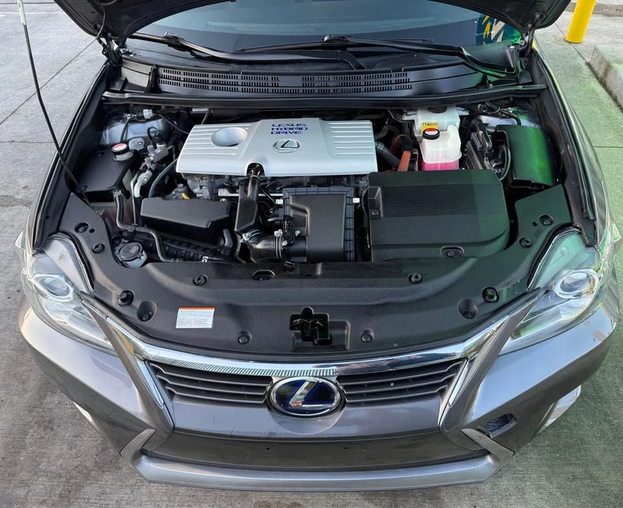 2015 Lexus CT - Image 13 of 15