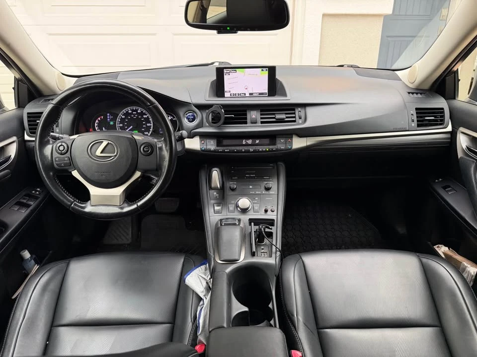 2015 Lexus CT - Image 11 of 14