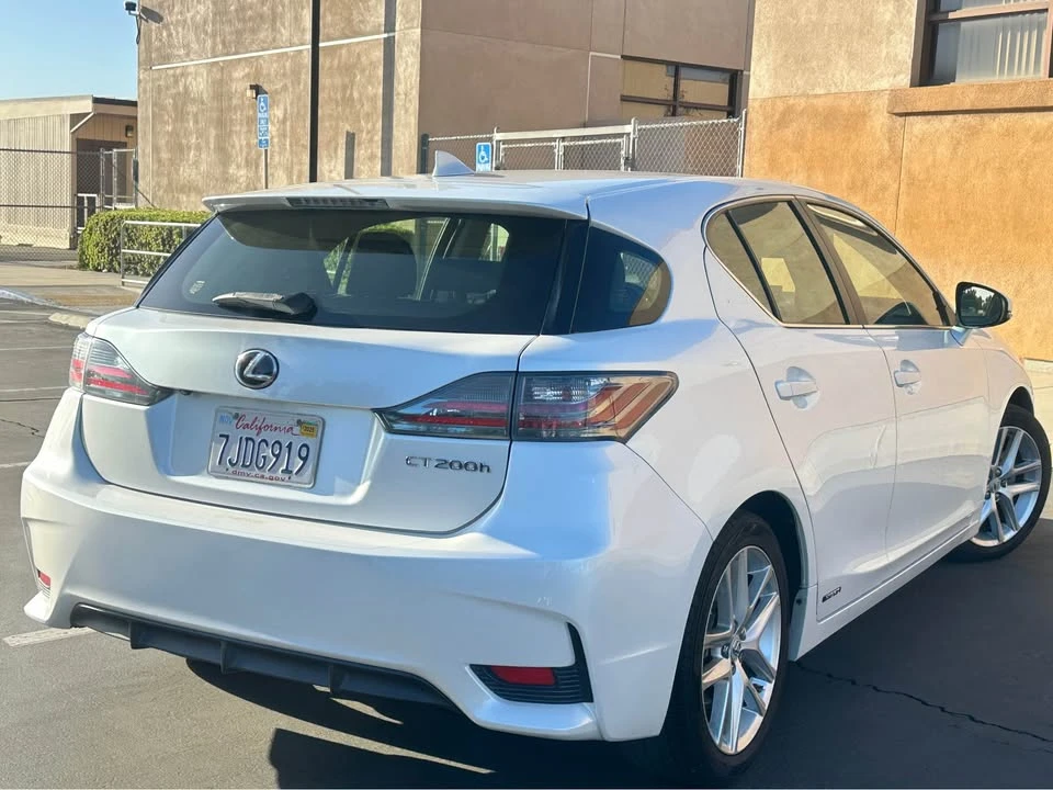 2015 Lexus CT - Image 3 of 15