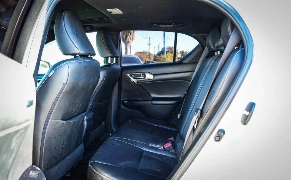 2015 Lexus CT - Image 13 of 15