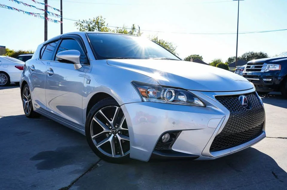 2015 Lexus CT - Image 14 of 15