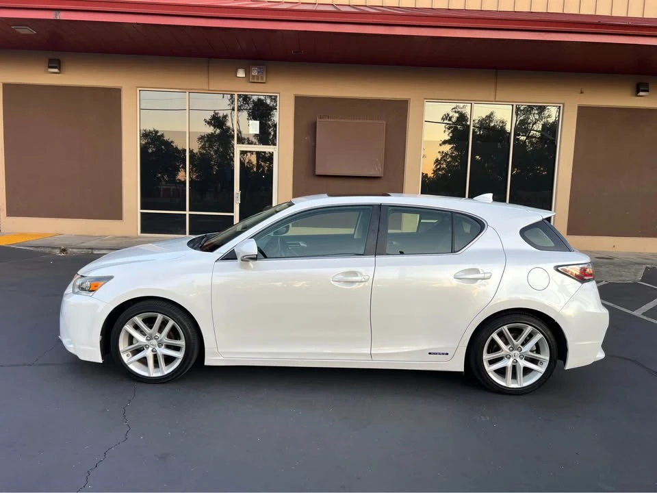 2015 Lexus CT - Image 2 of 18