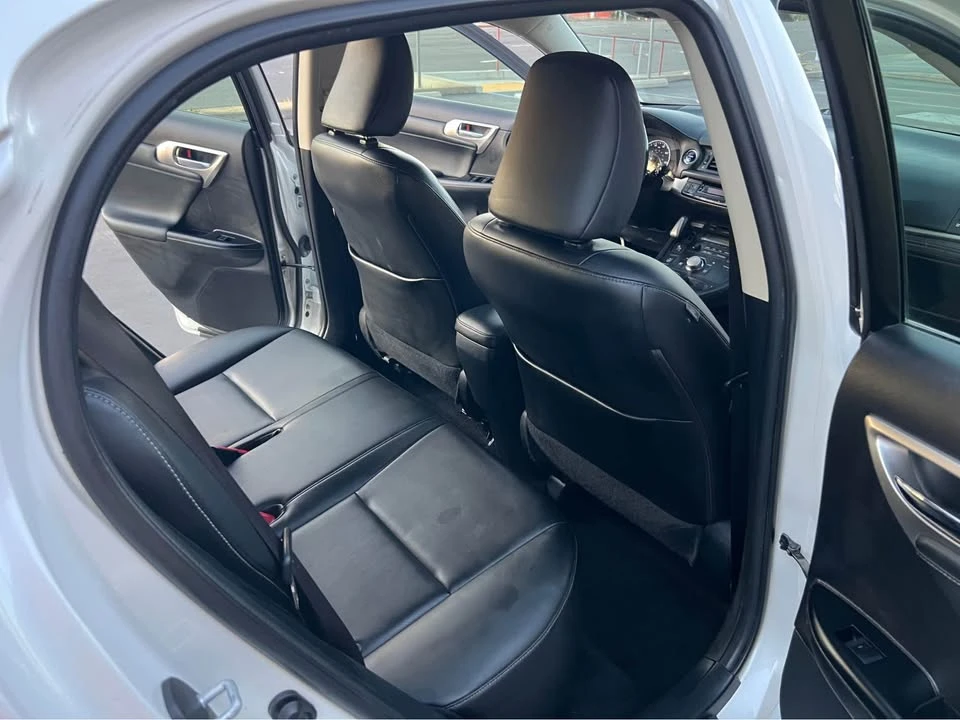2015 Lexus CT - Image 12 of 18