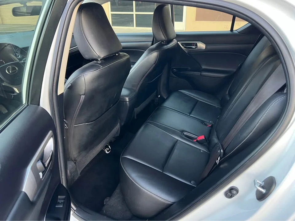2015 Lexus CT - Image 10 of 18