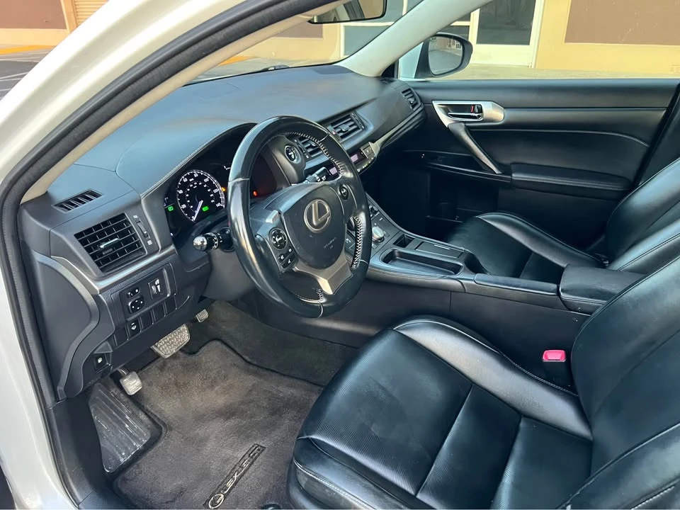 2015 Lexus CT - Image 9 of 18