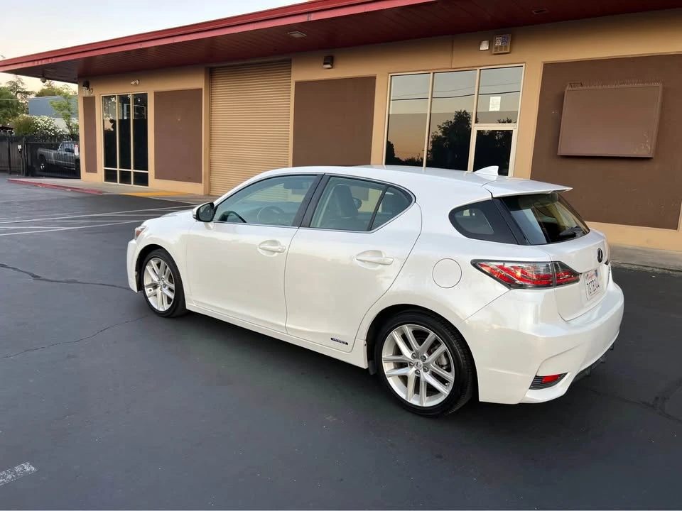 2015 Lexus CT - Image 3 of 18