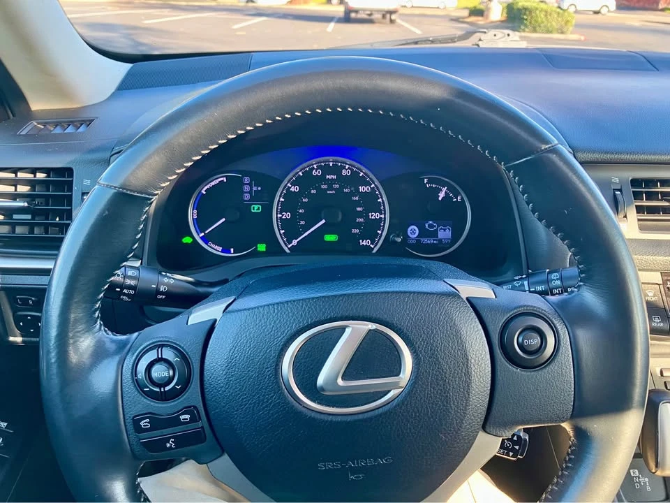 2015 Lexus CT - Image 11 of 13