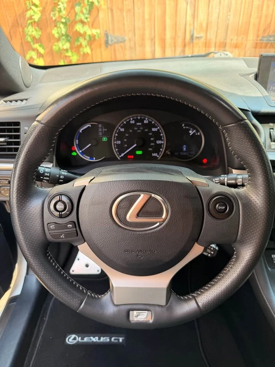 2015 Lexus CT - Image 13 of 20