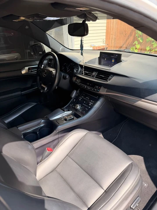 2015 Lexus CT - Image 15 of 20