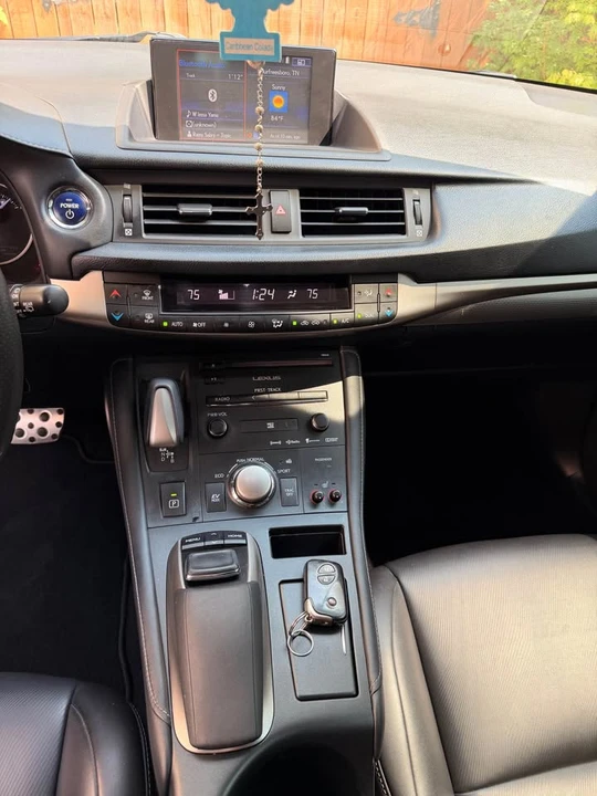 2015 Lexus CT - Image 18 of 20