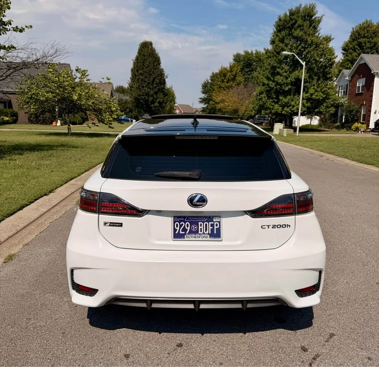 2015 Lexus CT - Image 11 of 20