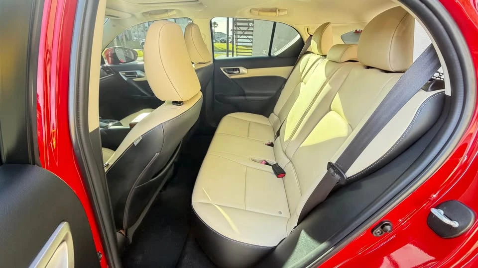 2015 Lexus CT - Image 6 of 9