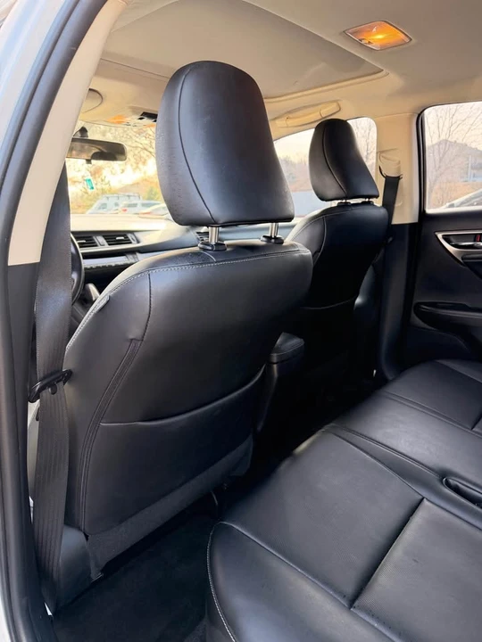 2015 Lexus CT - Image 8 of 11