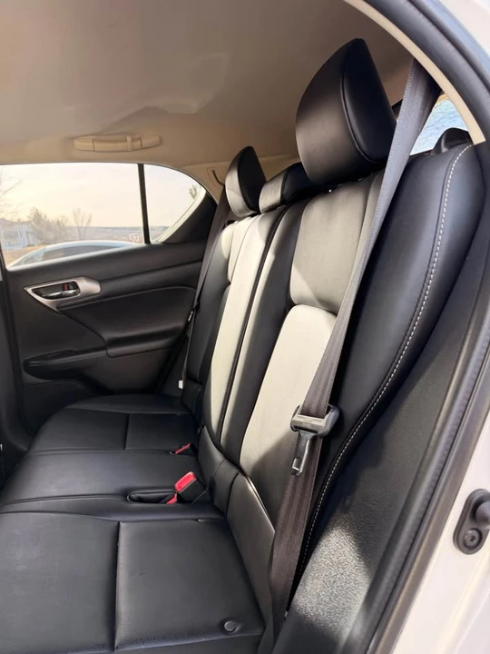 2015 Lexus CT - Image 9 of 11