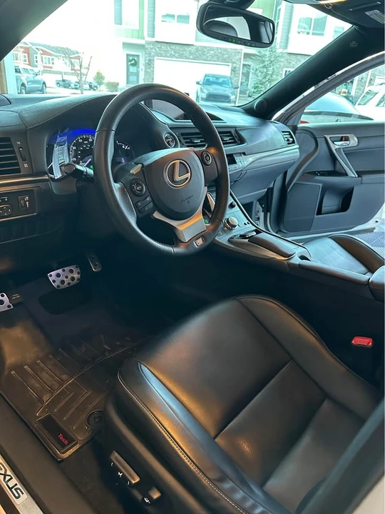 2015 Lexus CT - Image 5 of 11