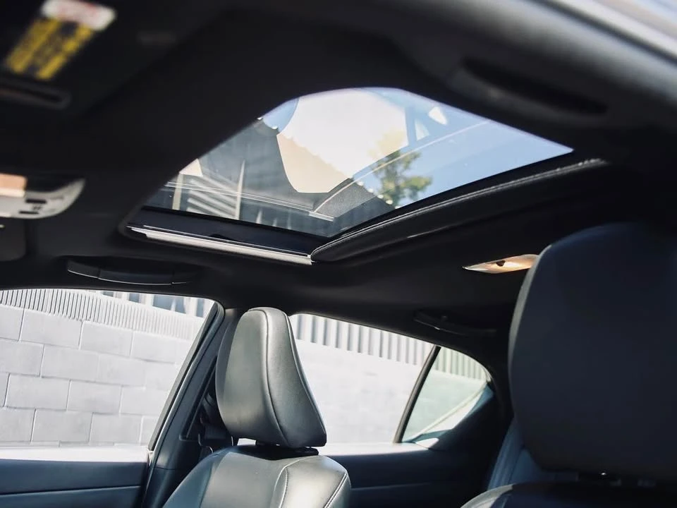 2015 Lexus CT - Image 13 of 14