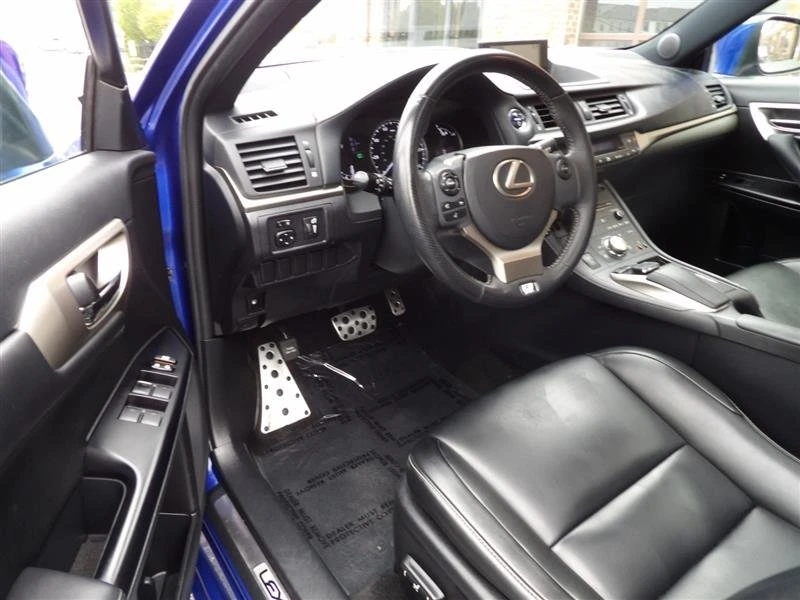 2015 Lexus CT - Image 10 of 20