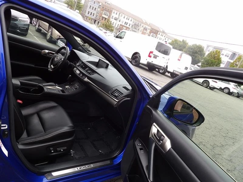 2015 Lexus CT - Image 14 of 20