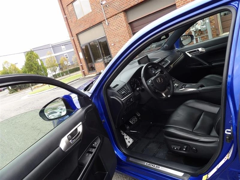 2015 Lexus CT - Image 11 of 20