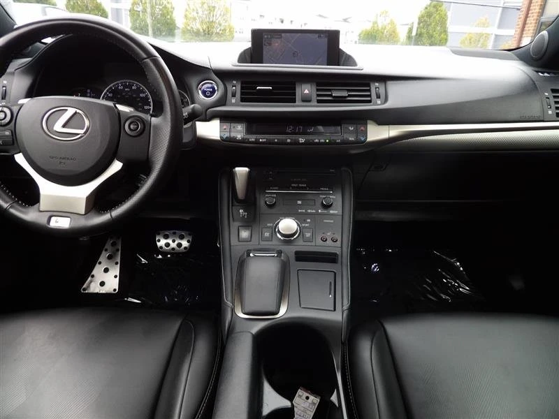 2015 Lexus CT - Image 18 of 20