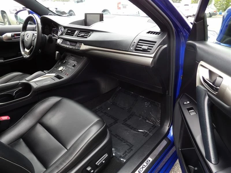 2015 Lexus CT - Image 13 of 20