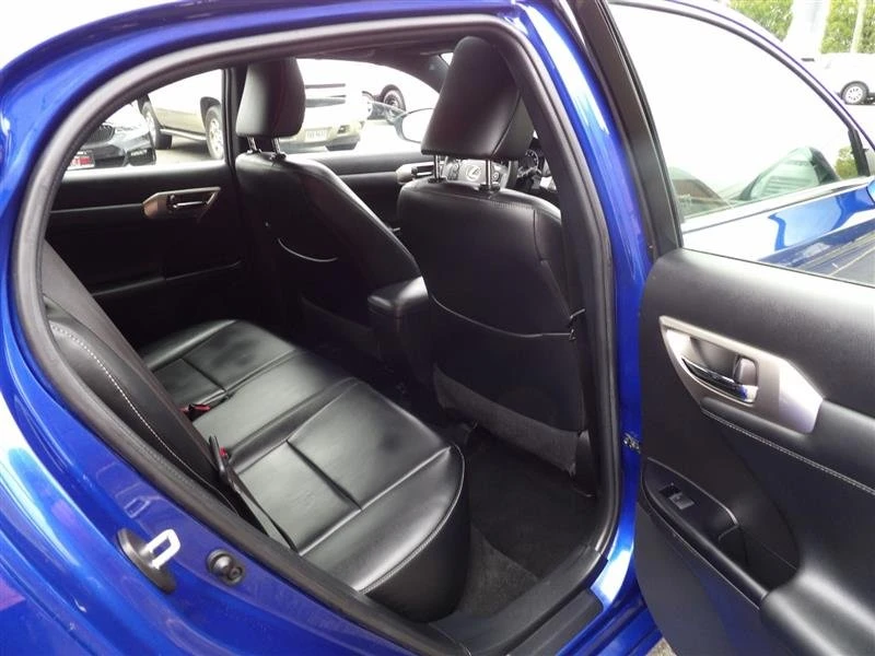 2015 Lexus CT - Image 15 of 20