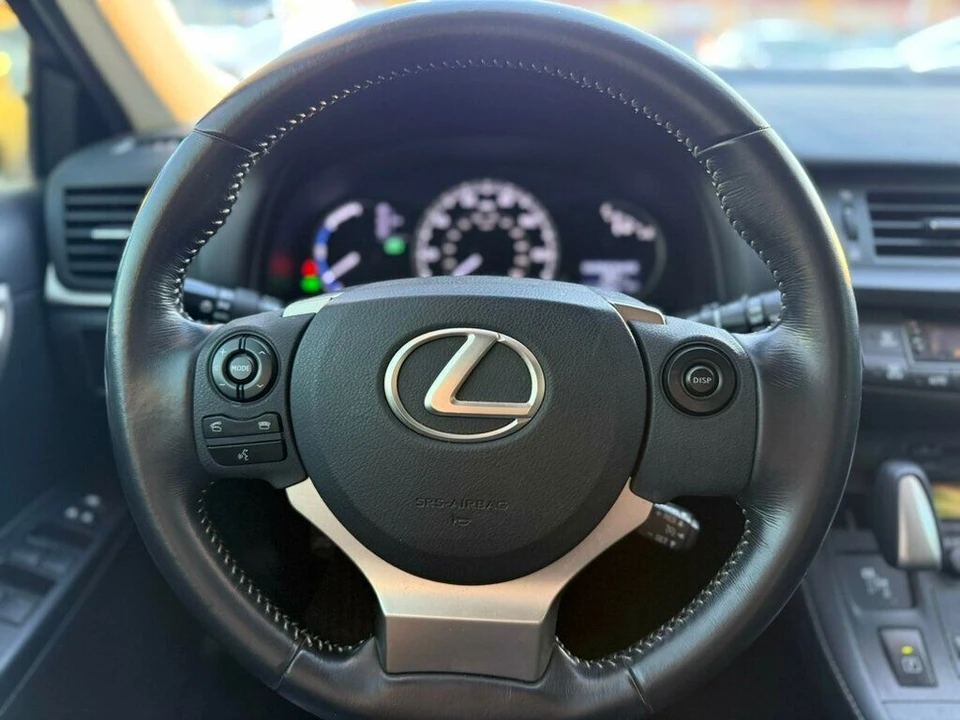 2015 Lexus CT - Image 10 of 21