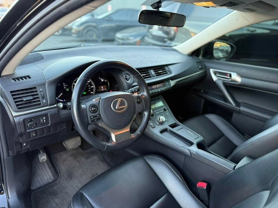 2015 Lexus CT - Image 9 of 21