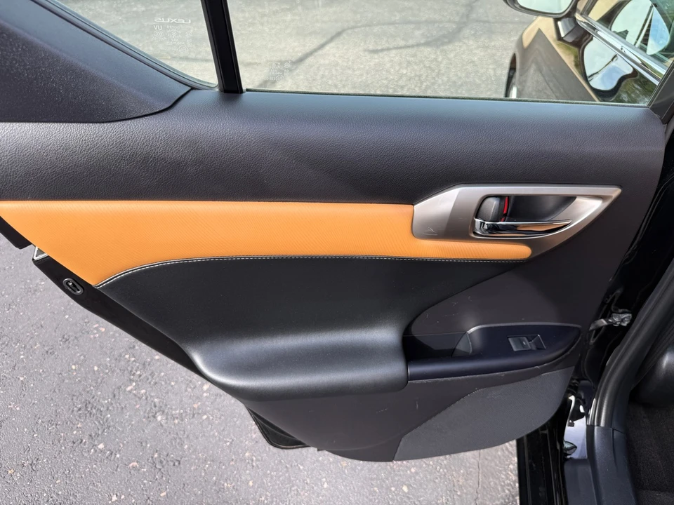2015 Lexus CT - Image 16 of 21