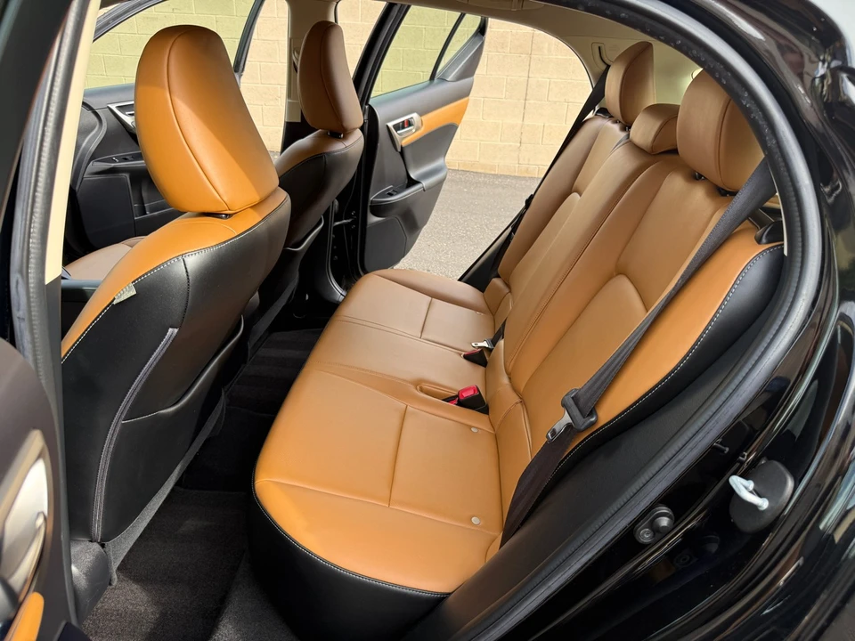 2015 Lexus CT - Image 17 of 21