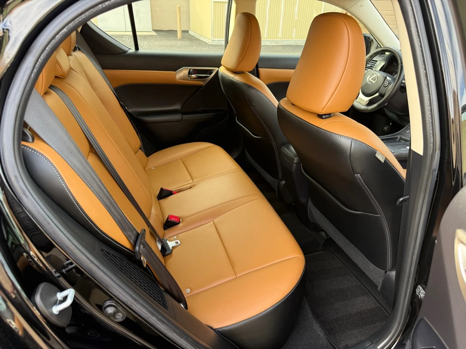 2015 Lexus CT - Image 19 of 21