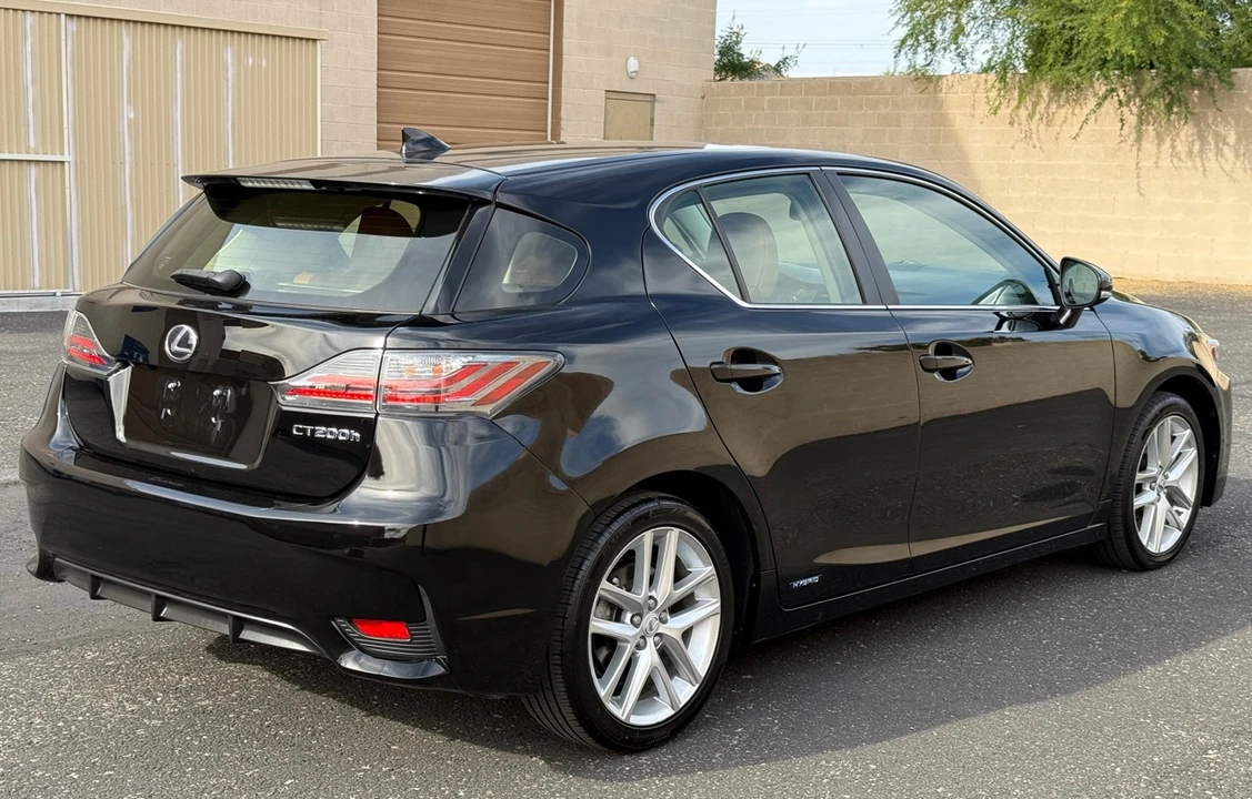 2015 Lexus CT - Image 8 of 21
