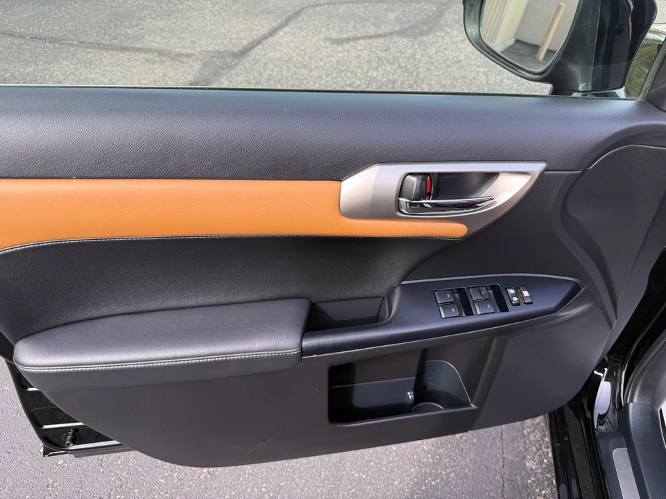 2015 Lexus CT - Image 13 of 21